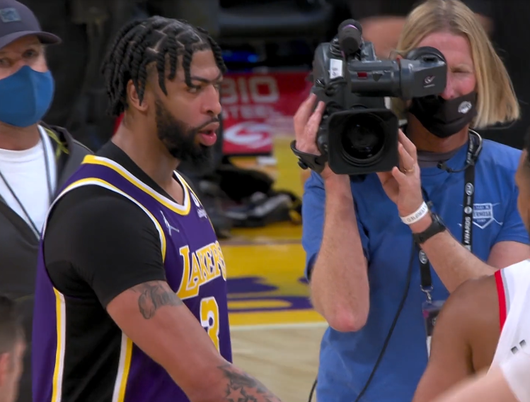 关于浓眉哥连续三场比赛得分超过连败，RNG挑战极限！的信息